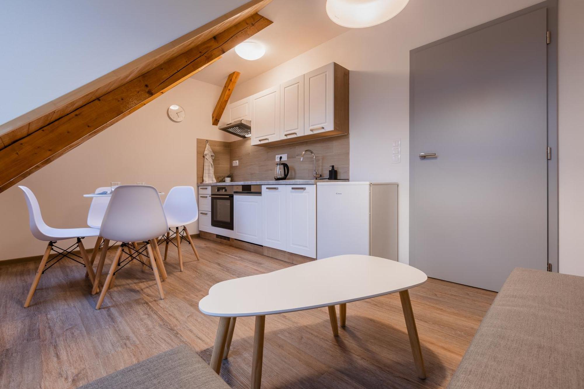 Romanticky Loft Parking U Hlavniho Nadrazi ออลอโมตซ์ ภายนอก รูปภาพ